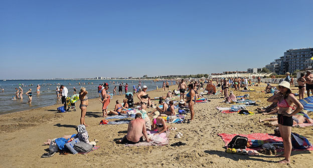 Beach in Anapa. Photo: https://vk.ru/seaoz?z=photo-145347798_457423401%2Fwall-145347798_307608
