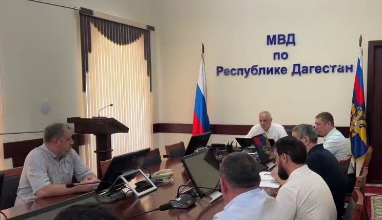 Meeting of gas station owners with the head of the Ministry of Internal Affairs of Dagestan. Still frame from the video from the Telegram channel "Criminal Chronicle" dated 08.08.26, https://t.me/criminal_chronicle/9006