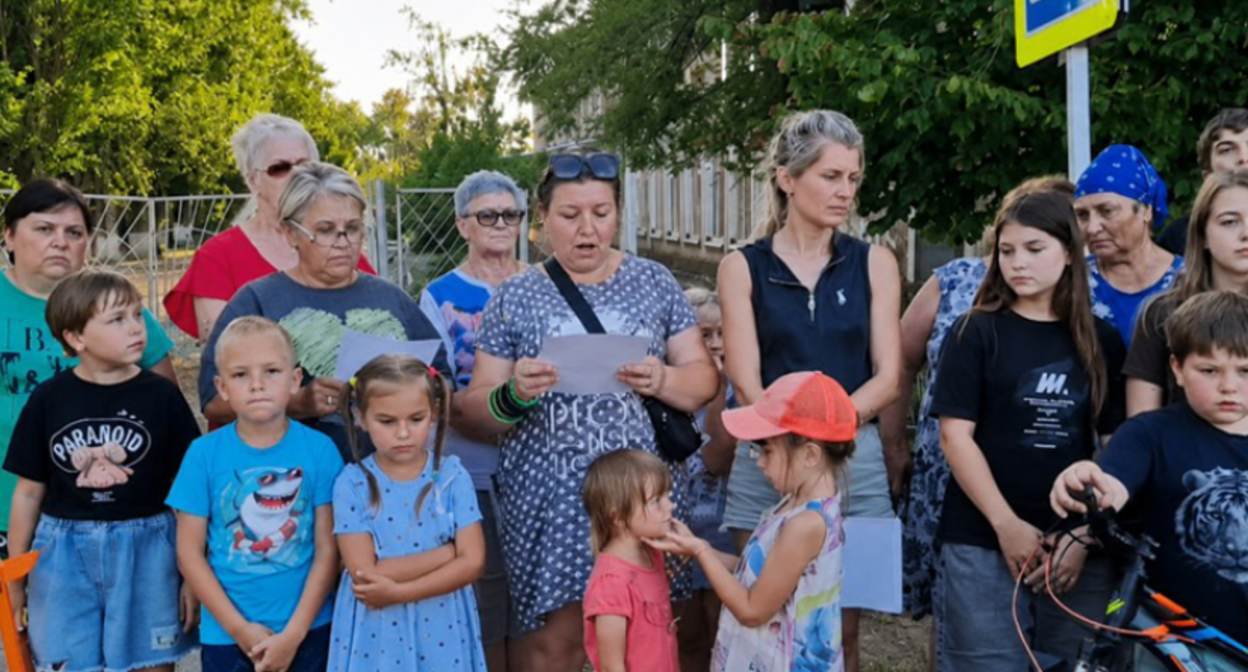 Frame from the video appeal of the residents of the Vorovsky village demanding to preserve the local school. Photo: Bloknot Stavropol / Telegram channel Frame from the video appeal of the residents of the Vorovsky village demanding to preserve the local school. Photo: Bloknot Stavropol / Telegram channel