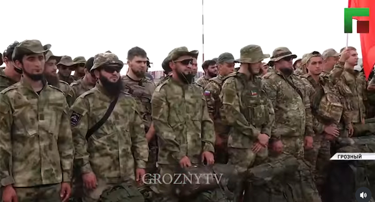 A group of fighters at Grozny airport before departure to the SVO zone. Frame from the video https://www.instagram.com/p/Db-QalERijt (the activities of the company Meta (which owns Facebook, Instagram, and WhatsApp) are banned in Russia)