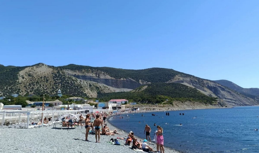 Beach in Anapa. Screenshot by Yuri Ozarovsky, https://t.me/MoreOz/130753