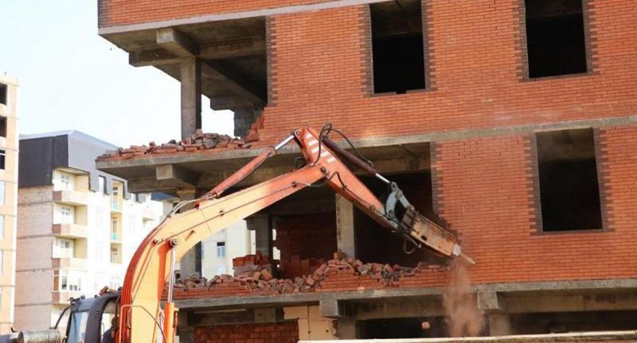 Demolition of a house illegally built on a site designated for a school in Makhachkala. Photo Press Service of the Ministry of "City of Makhachkala"