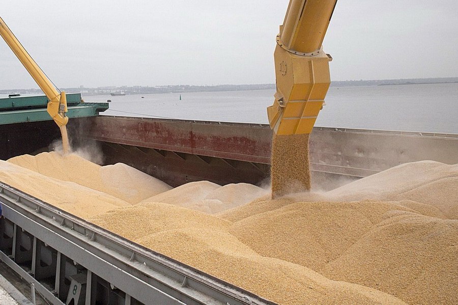 Loading grain onto a ship. Screenshot from photo by RIA "Dagestan" https://riadagestan.ru/news/economy/rosselkhoznadzor_dagestana_prokontroliroval_eksportiruemoe_v_iran_zerno Loading grain onto a ship. Screenshot from photo by RIA "Dagestan" https://riadagestan.ru/news/economy/rosselkhoznadzor_dagestana_prokontroliroval_eksportiruemoe_v_iran_zerno