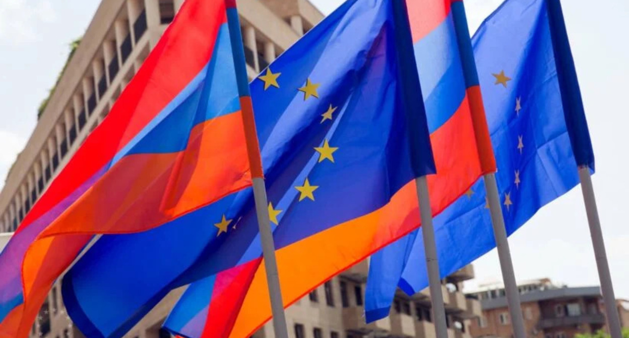Flags of the EU and Armenia. Photo: https://armeniatoday.am/economica/1123831/