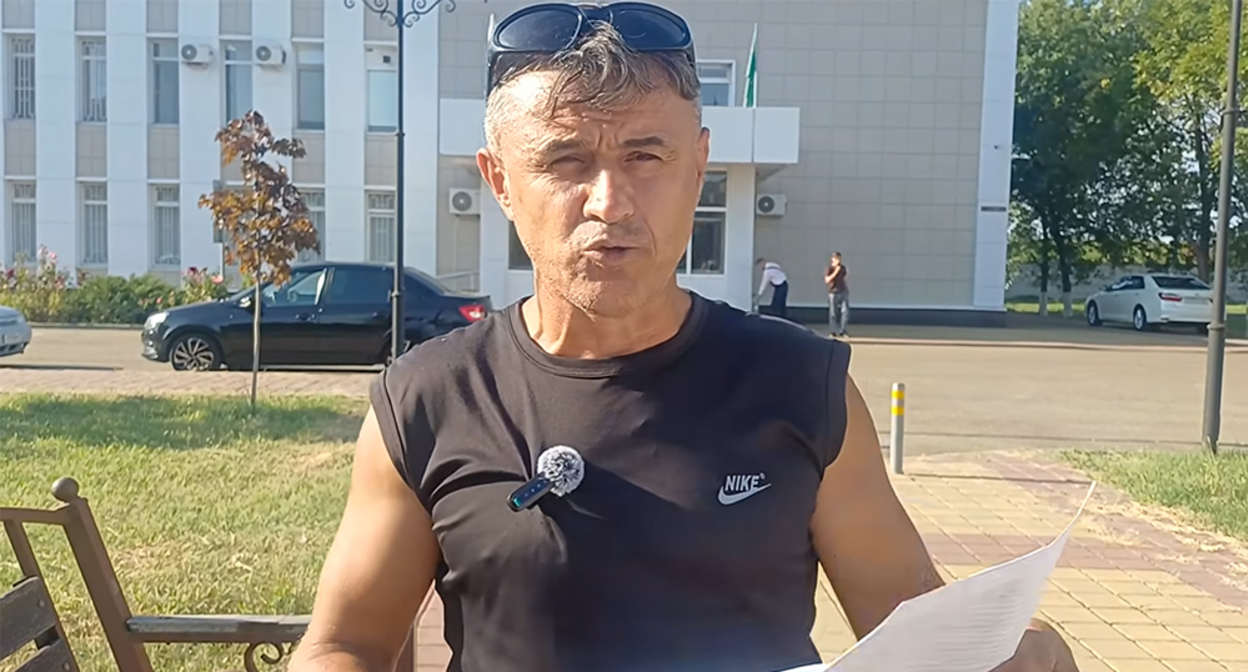 Askhabali Alibekov. Frame from a video on his YouTube channel "Wild Paratrooper" - https://www.youtube.com/watch?v=2WfJKiRgybk Askhabali Alibekov. Frame from a video on his YouTube channel "Wild Paratrooper" - https://www.youtube.com/watch?v=2WfJKiRgybk