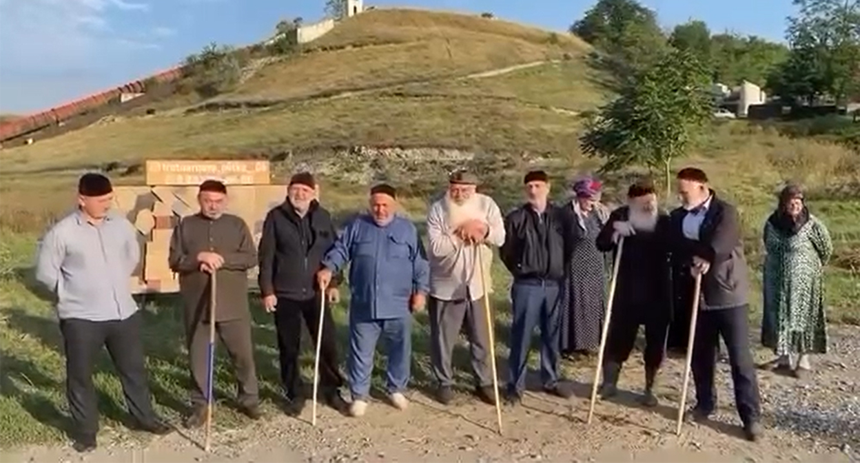 Residents of the village of Barsuki are recording a video appeal to the authorities. Frame from the video - https://www.instagram.com/p/Dc0V5J6hQxX (the activities of Meta (owner of Facebook, Instagram, and WhatsApp) are banned in Russia) Residents of the village of Barsuki are recording a video appeal to the authorities. Frame from the video - https://www.instagram.com/p/Dc0V5J6hQxX (the activities of Meta (owner of Facebook, Instagram, and WhatsApp) are banned in Russia)
