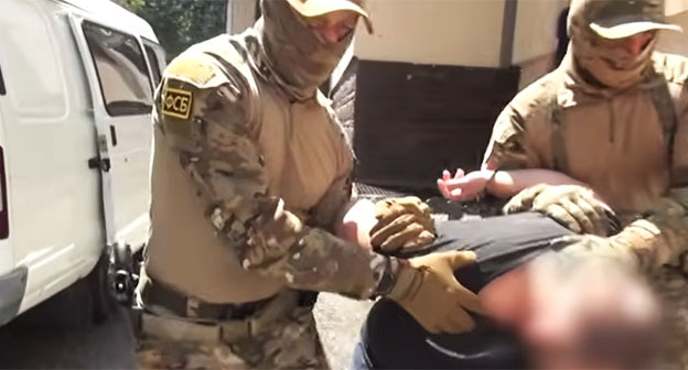 FSB officers detain the suspect. Illustration created by "Caucasian Knot" using AI in the Copilot program. FSB officers detain the suspect. Illustration created by "Caucasian Knot" using AI in the Copilot program.