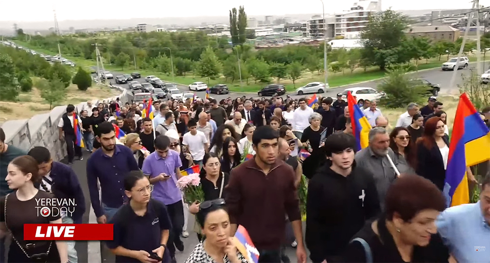 Mourning march in Yerevan. Frame from the video https://www.youtube.com/watch?v=ezc0ldEUaR4