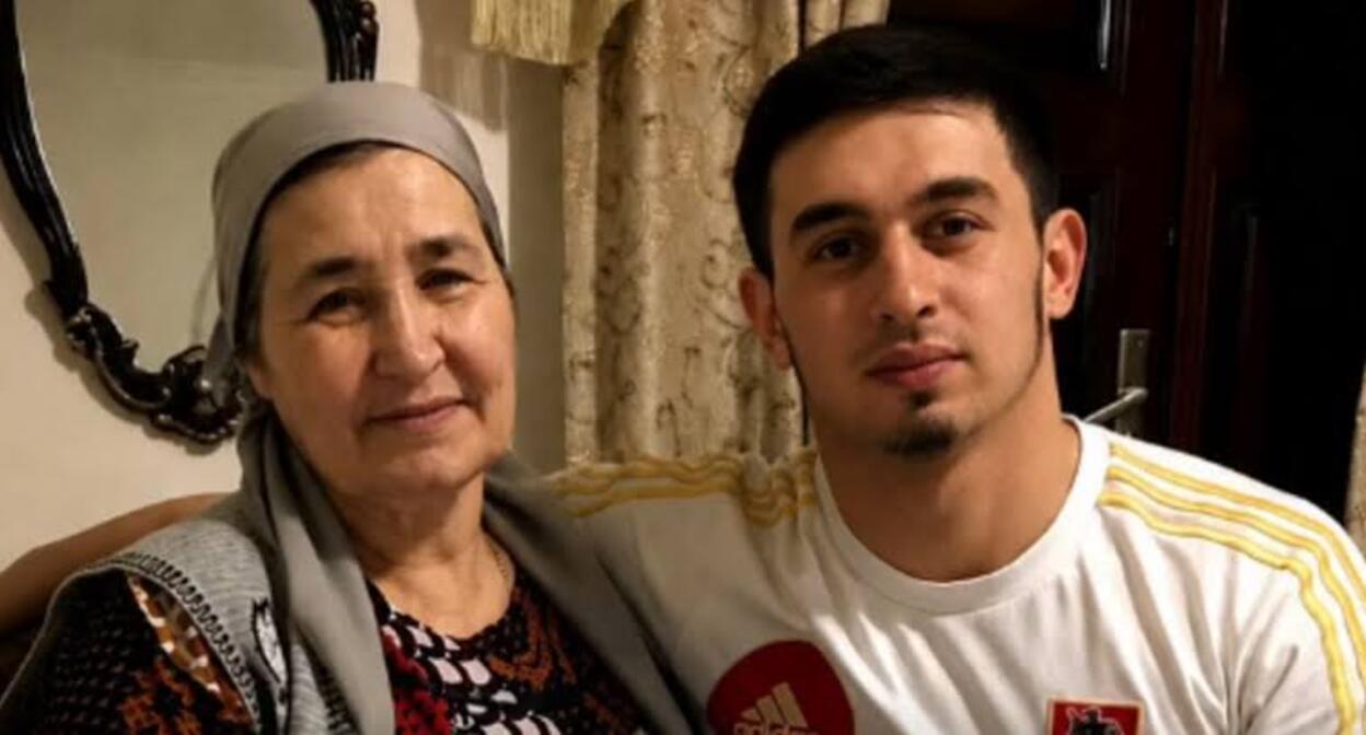 Mansur Movlaev with his mother. Screenshot of the photo https://www.instagram.com/p/DZNhFyLCFXW/ (the activities of the company Meta, which owns the social network, are banned in Russia)