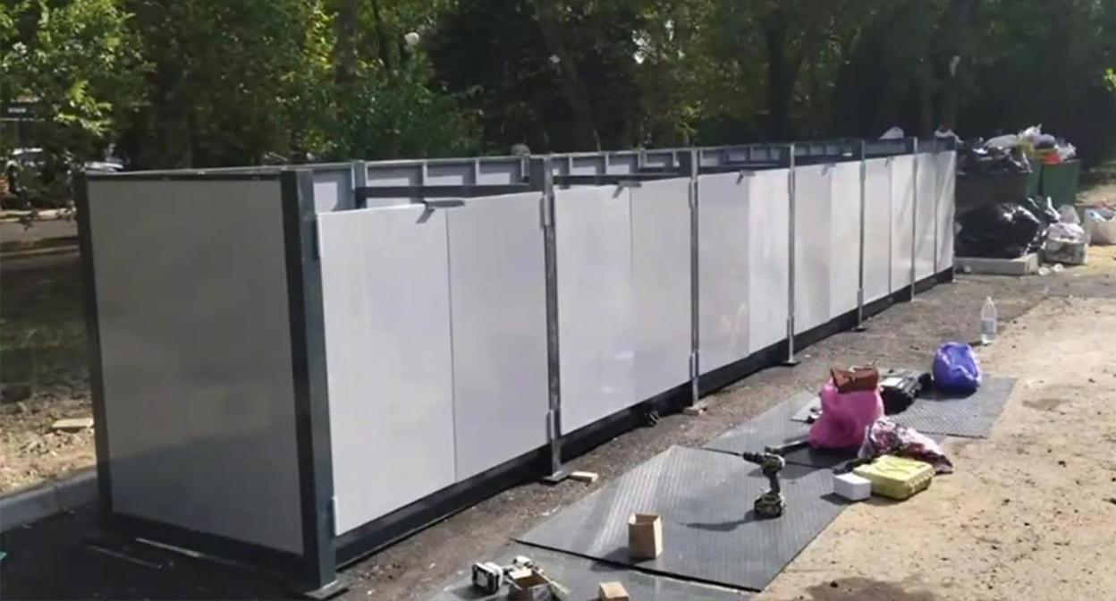 Euro-containers in Makhachkala. Photo by the press service of the city administration, https://t.me/makhachkalaofficial/28876
