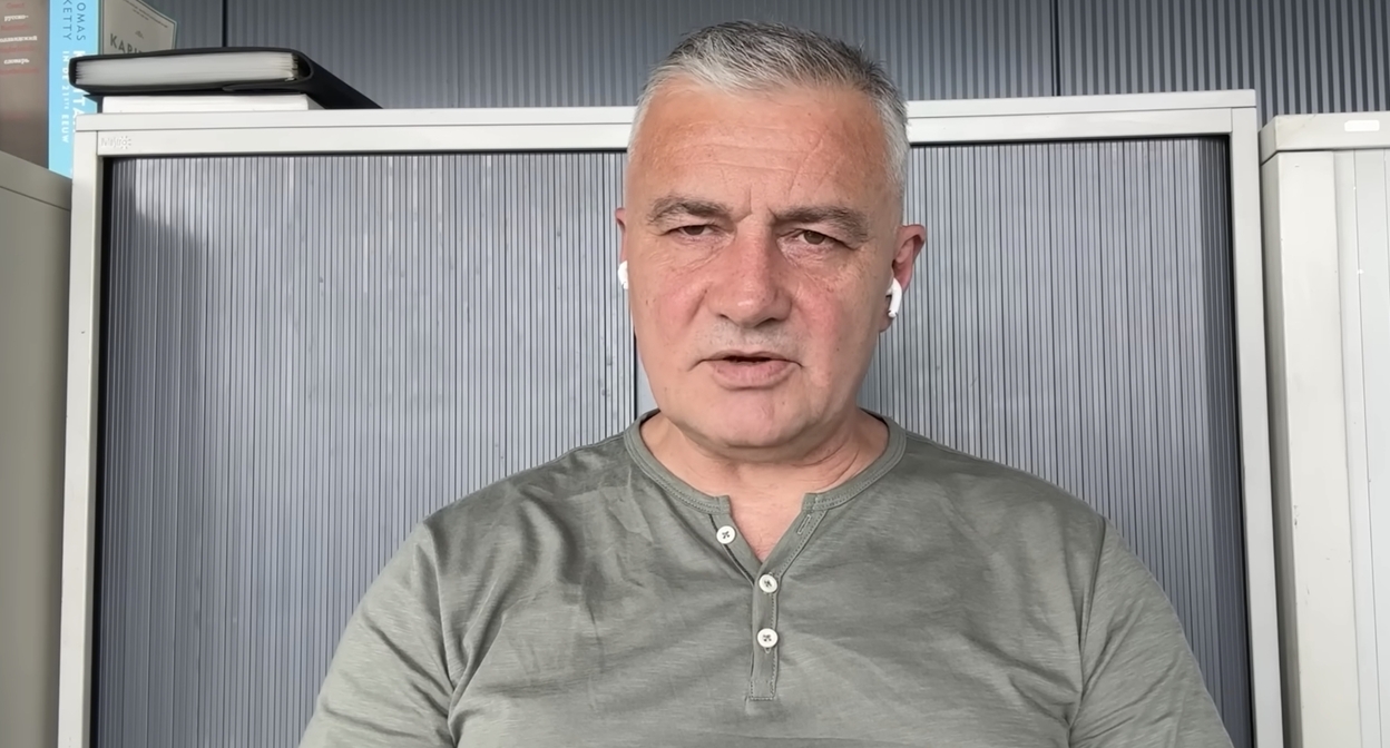 Rustam Khuzhev. Frame from the video MINVAL POLITIKA / YouTube