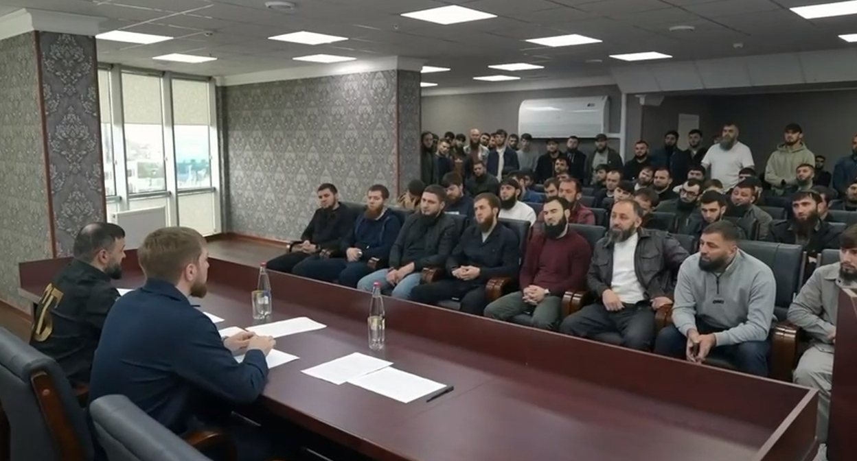 Representatives of the Chechen Security Council and the owners of detailing centers. Frame from the video of the Chechen Security Council https://t.me/sovbez95/597