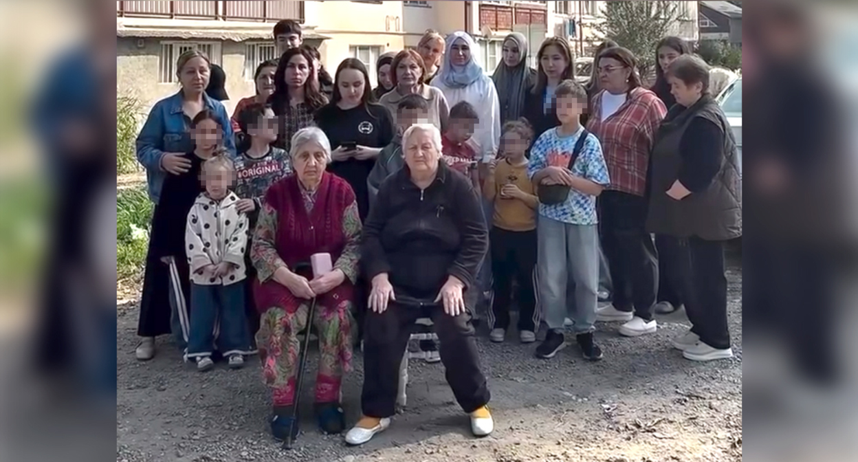 Residents of the house on Kalmykov Street in Nalchik are recording a collective video appeal. Frame from the video https://www.instagram.com/p/Deqf6ArMxvi (the activities of Meta (owner of Facebook, Instagram, and WhatsApp) are banned in Russia)