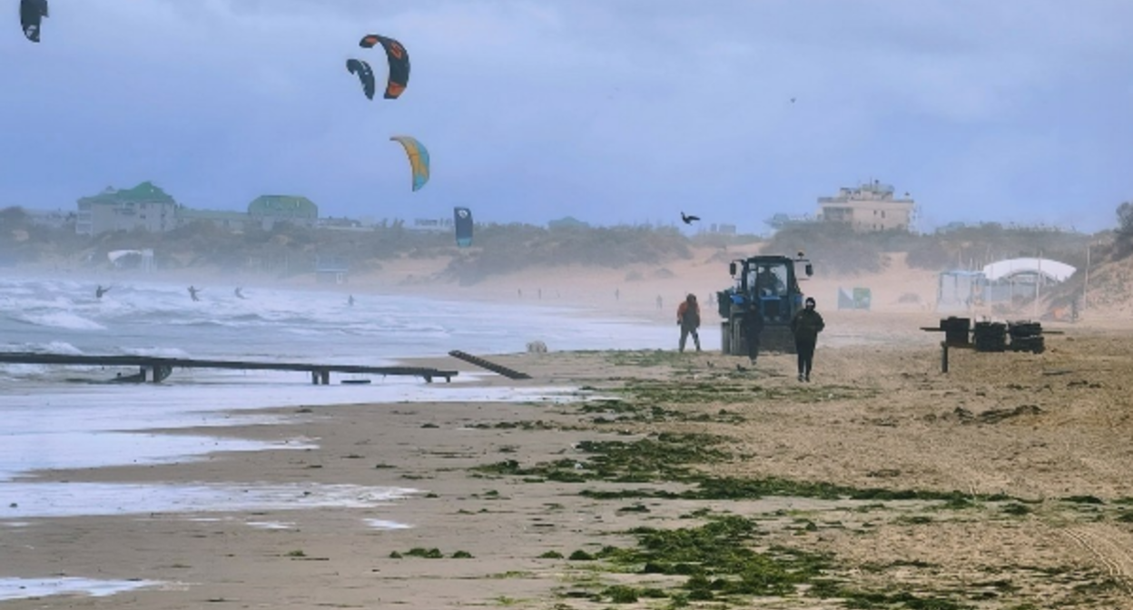 Dzhemete Beach. Screenshot photo by Andrey Makovozov from 31.10.26, https://t.me/makovozovy/70747. Dzhemete Beach. Screenshot photo by Andrey Makovozov from 31.10.26, https://t.me/makovozovy/70747.